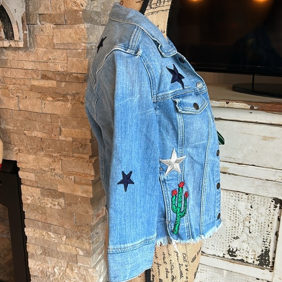Guess cropped raw hem 3/4 sleeve hippie patches star cactus peace jean jacket - Picture 8 of 16